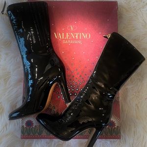 Valentino Garavani - Rebelle Front-Zip Patent Boot, Black